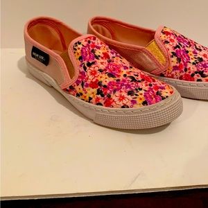 Muk Lux woman’s slip ons
